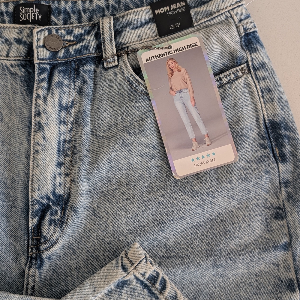 High Rise Light Blue Jeans - Picture 2 of 3